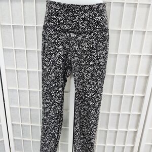 Old Navy Active Black and White Patterned Apparel